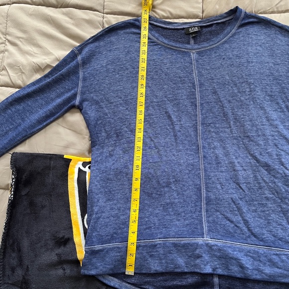 Woman’s long sleeves top - Picture 9 of 11